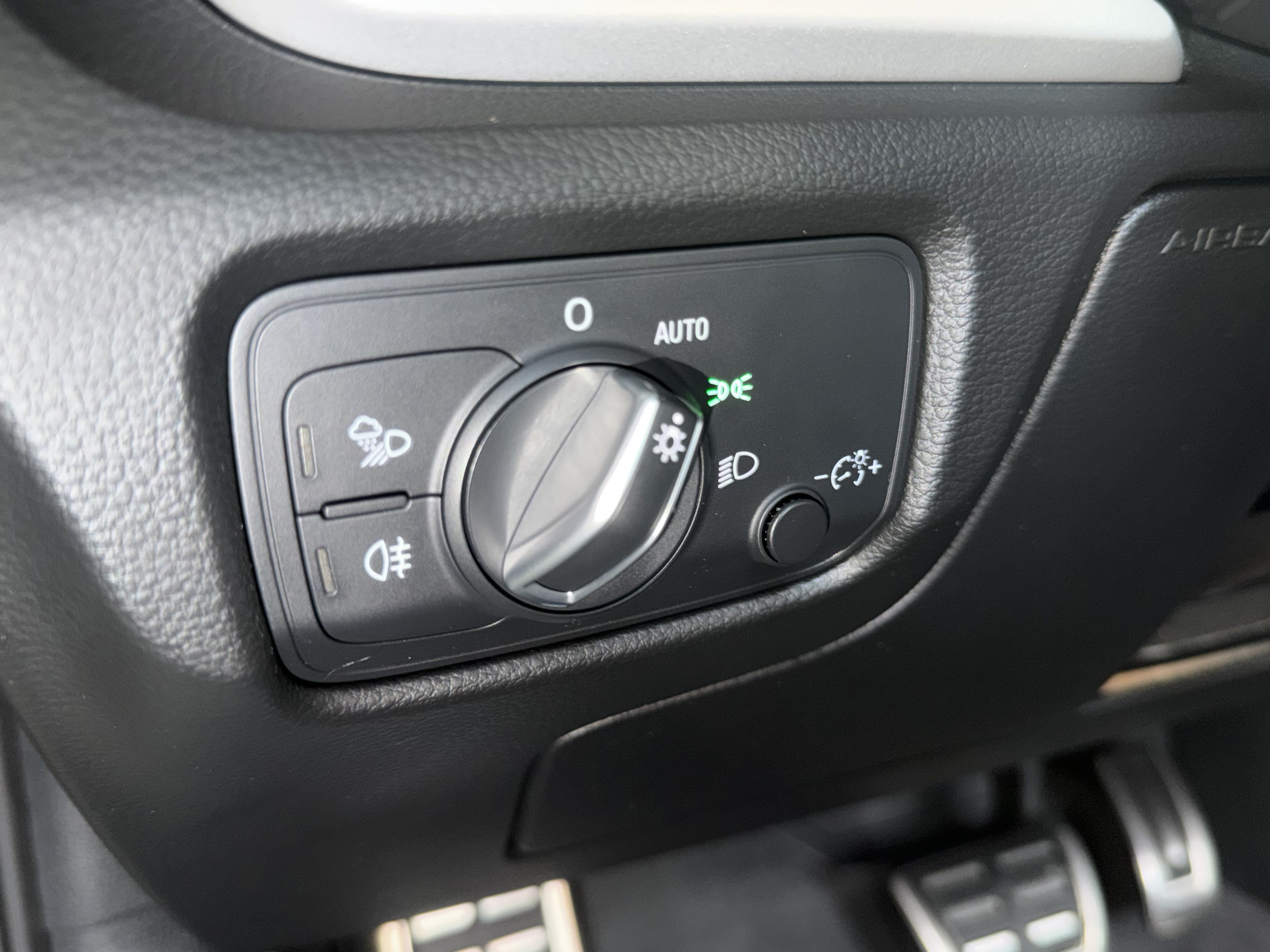 Used 2018 Audi A3 e-tron Premium w/ Sport Package FWD image 29