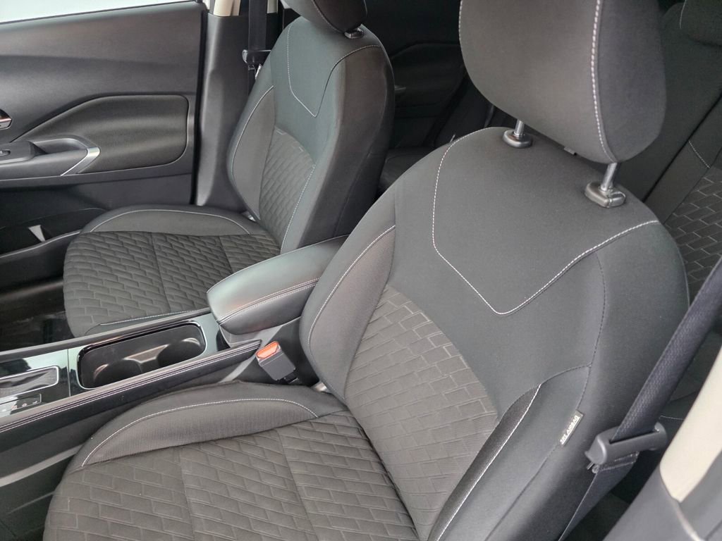 Used 2022 Nissan Kicks SV FWD image 11