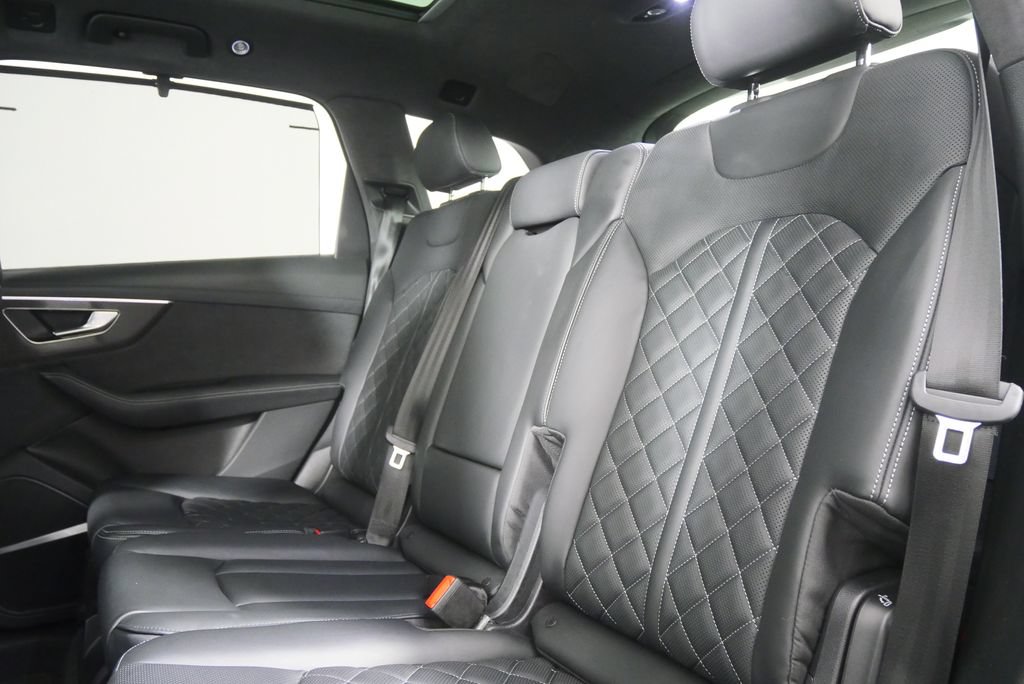 Used 2023 Audi SQ7 Prestige AWD/4WD image 15