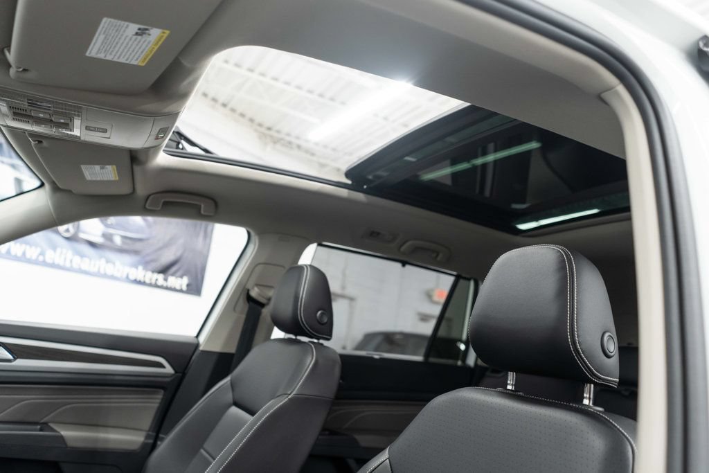 Used 2023 Volkswagen Atlas SE w/ Panoramic Sunroof Package AWD/4WD image 7