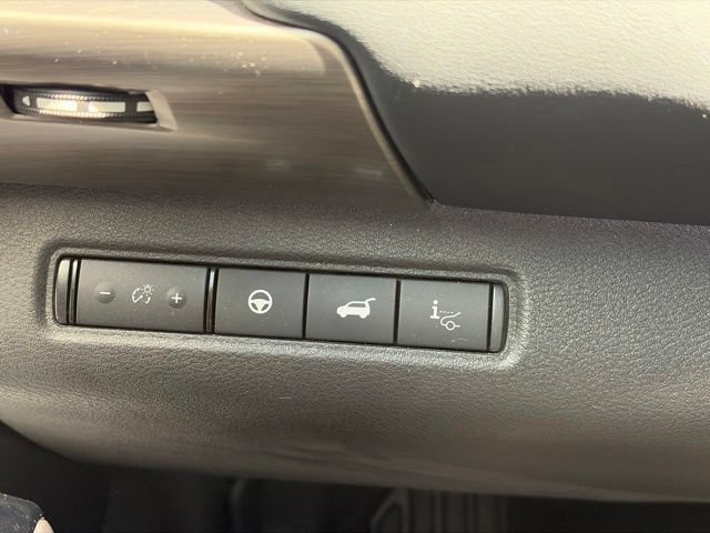 Used 2023 Nissan Pathfinder Platinum w/ Black Appearance Package AWD/4WD image 34
