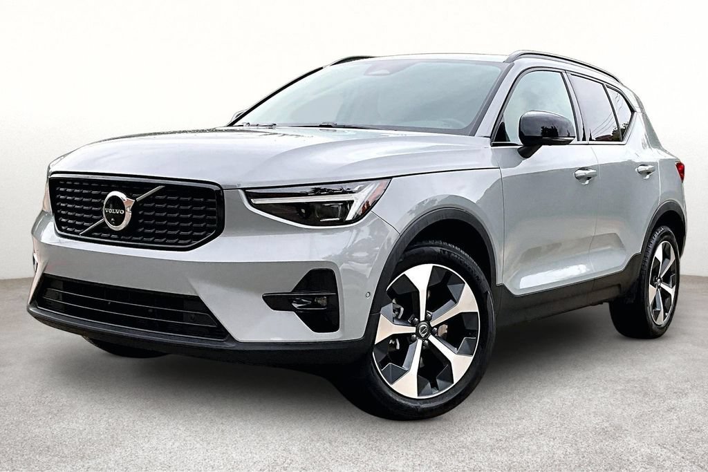 Used 2026 Volvo XC40 B5 Plus AWD/4WD image 16