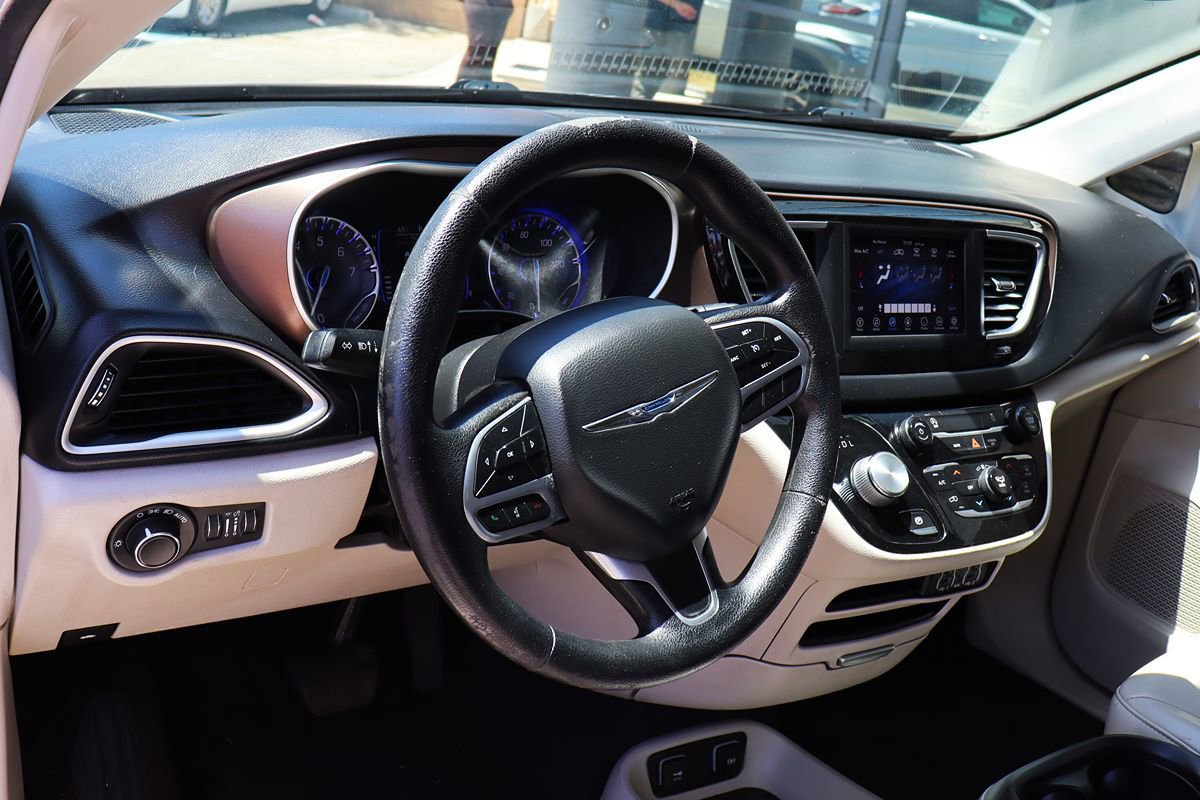 Used 2021 Chrysler Voyager Lxi FWD image 40