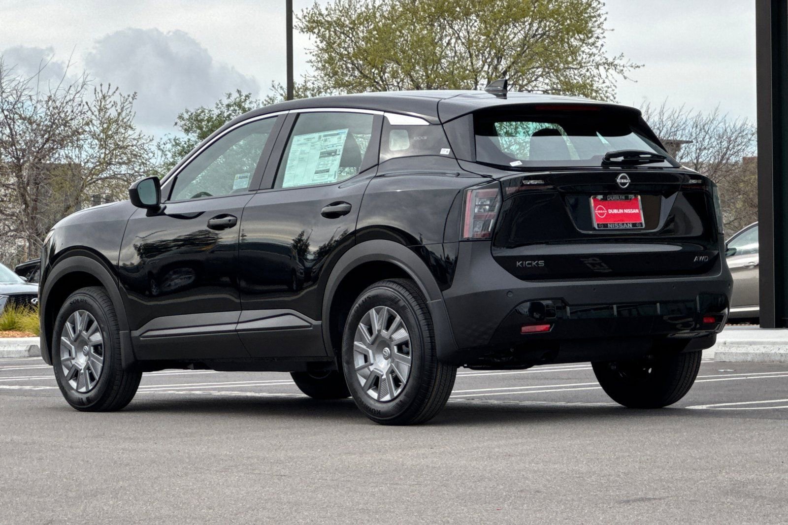 New 2025 Nissan Kicks S image 6