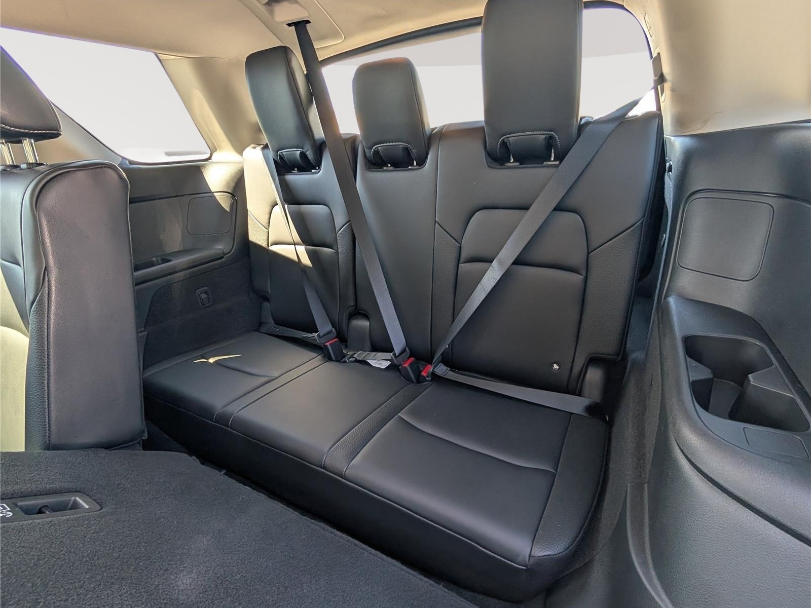 Used 2024 Nissan Pathfinder SL AWD/4WD image 16