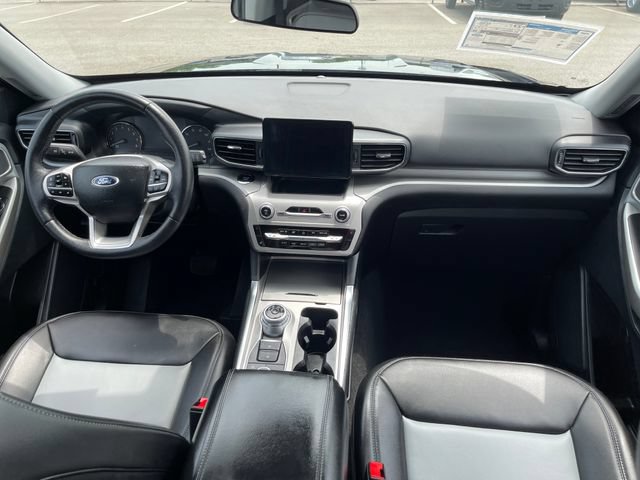 Used 2024 Ford Explorer XLT w/ Equipment Group 202A AWD/4WD image 37