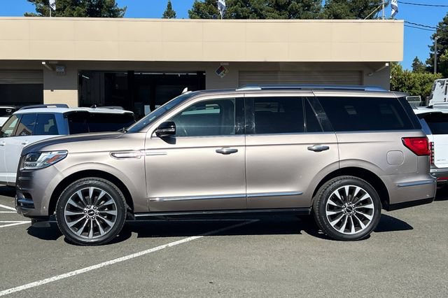 Used 2019 Lincoln Navigator Select w/ Technology Package RWD image 9