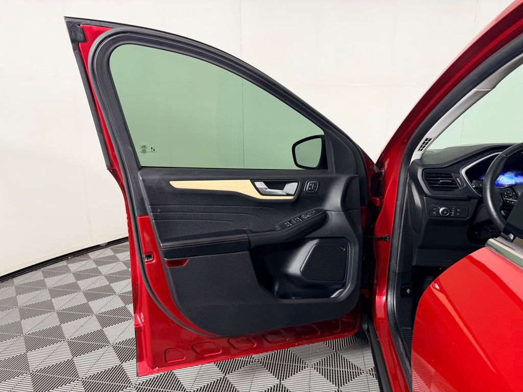 Used 2022 Ford Escape Titanium w/ Titanium Elite Package image 28