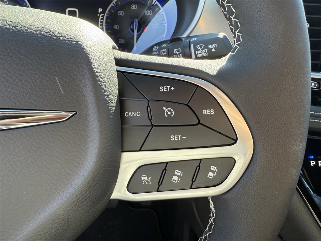 New 2026 Chrysler Pacifica Limited image 15