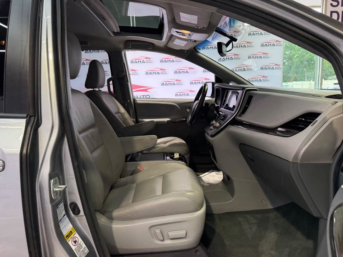 Used 2017 Toyota Sienna XLE w/ XLE Navigation Package AWD/4WD image 48