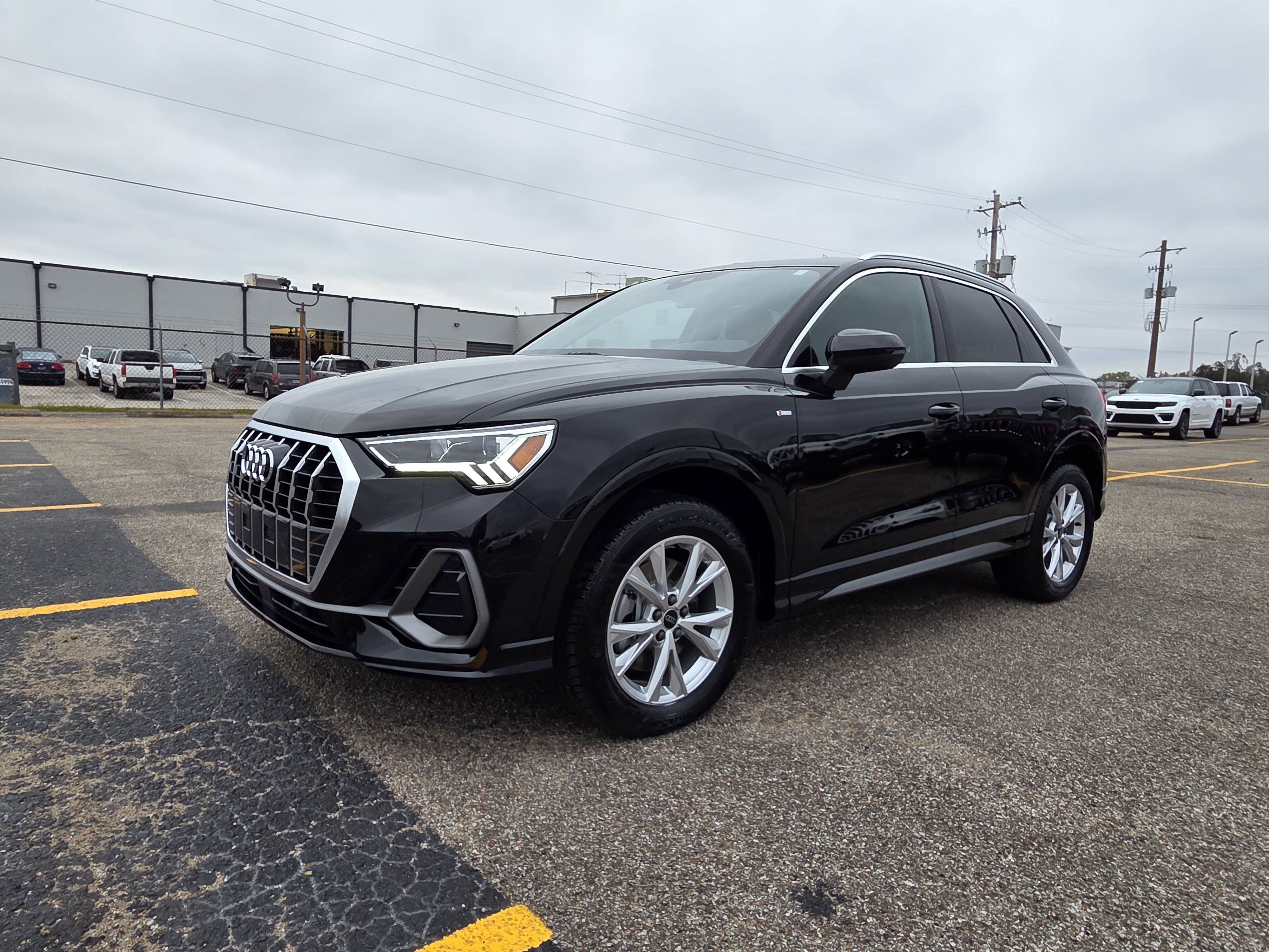 Certified 2025 Audi Q3 2.0T Premium w/ Convenience Package
