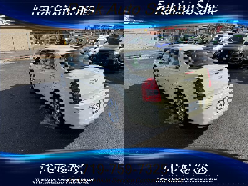 Used 2010 Chrysler 300 Touring image 5