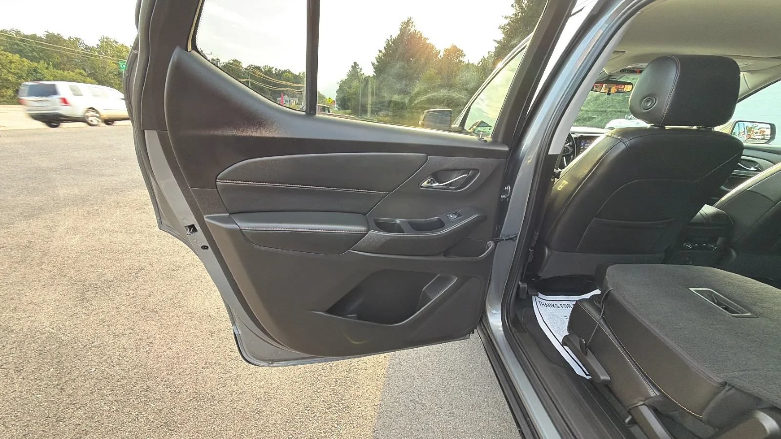 Used 2021 Chevrolet Traverse LT AWD/4WD image 41