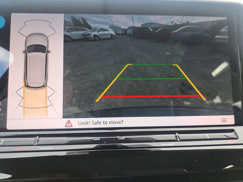 Used 2025 Volkswagen Atlas SE image 11