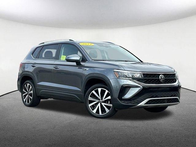 Used 2024 Volkswagen Taos SE image 2