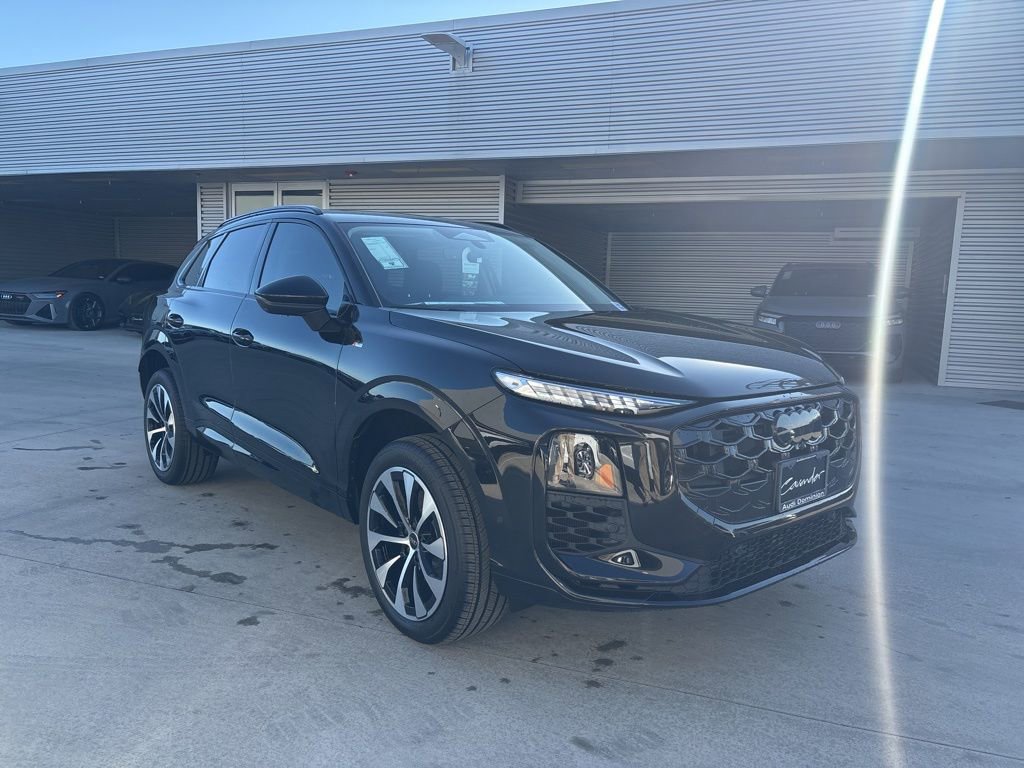 New 2026 Audi Q3 quattro 2.0T AWD/4WD image 3