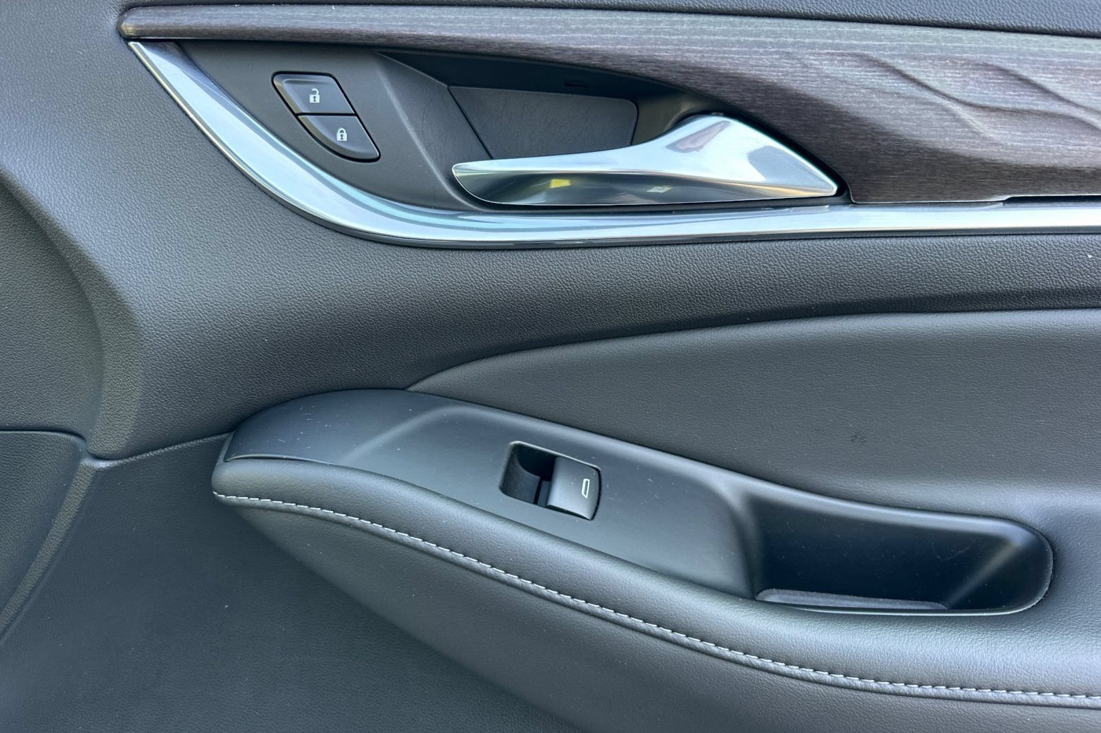 Certified 2024 Buick Enclave Avenir FWD image 23