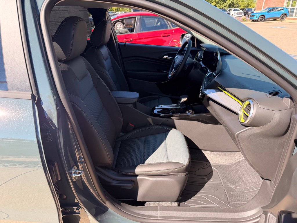 New 2026 Chevrolet Trax LT w/ Driver Confidence Package FWD image 38