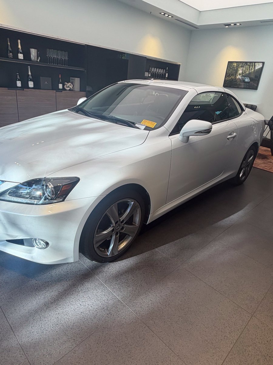 Used 2014 Lexus IS 250C w/ Navigation System Package RWD image 2