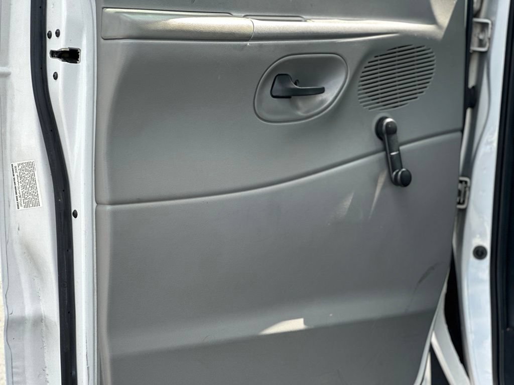 Used 2008 Ford E-350 and Econoline 350 Super Duty RWD image 15