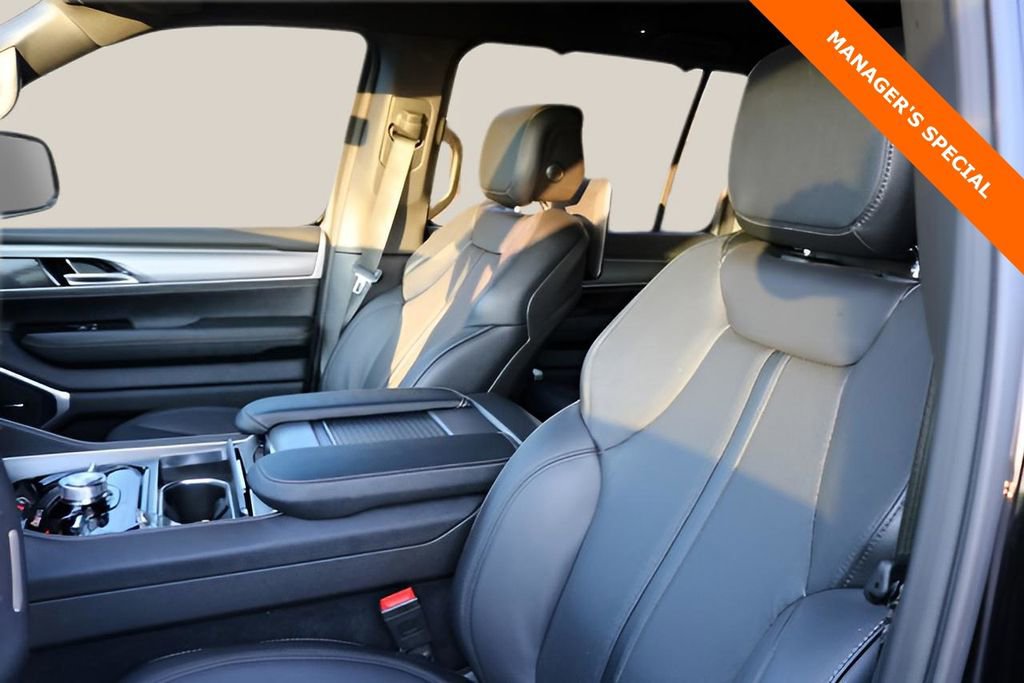 New 2025 Jeep Wagoneer L Series III w/ Rear Seat Video Group 1 AWD/4WD image 8
