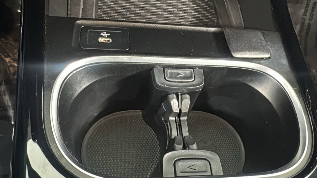 Used 2025 Mercedes-Benz CLA 250 4MATIC image 27