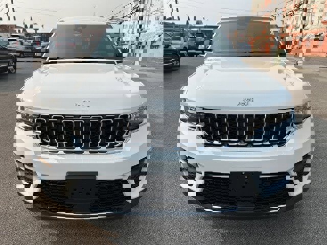 New 2025 Jeep Grand Cherokee Laredo X image 2