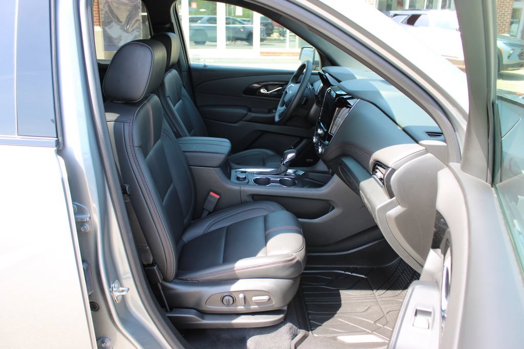Certified 2023 Chevrolet Traverse RS w/ LPO, Floor Liner Package AWD/4WD image 53