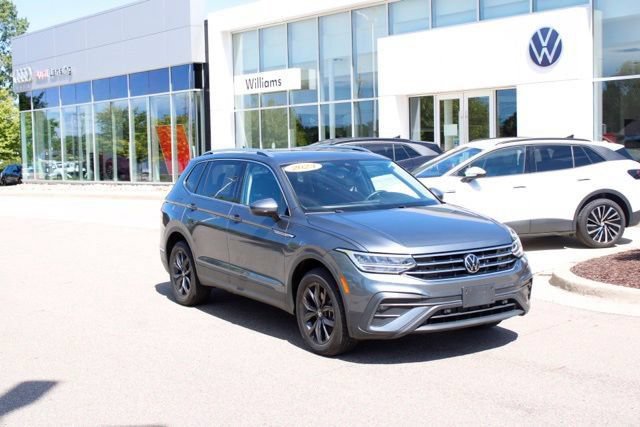 Used 2023 Volkswagen Tiguan SE w/ Panoramic Sunroof Package