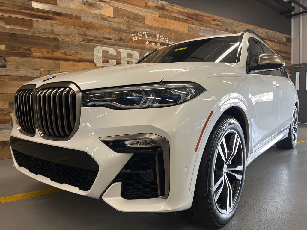 Used 2021 BMW X7 M50i w/ Executive Package image 11