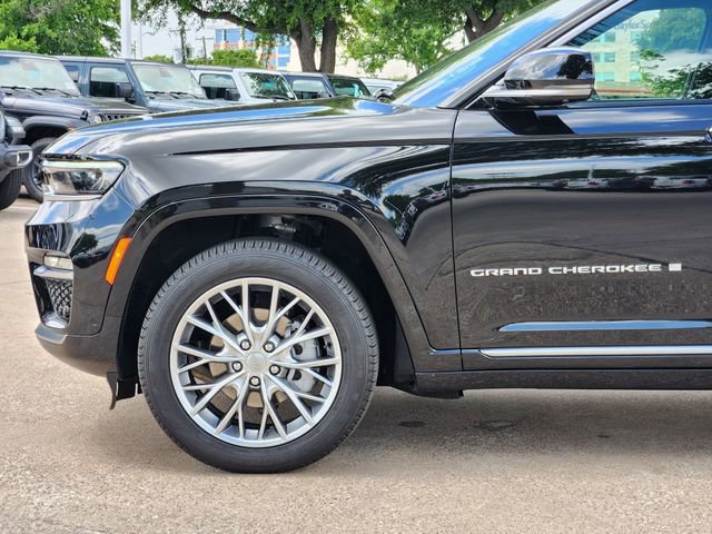 Certified 2025 Jeep Grand Cherokee Summit AWD/4WD image 9
