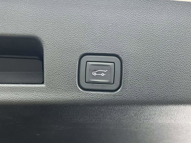 Used 2025 Chevrolet Traverse LT image 24