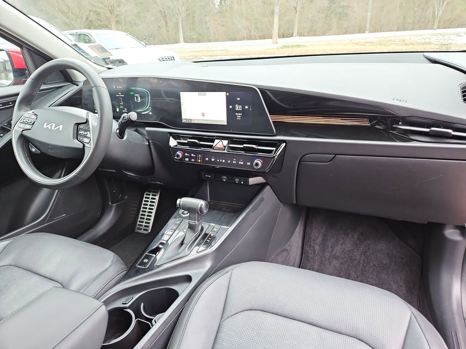 Used 2023 Kia Niro SX Touring image 16