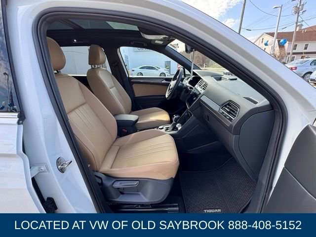 Used 2023 Volkswagen Tiguan SE w/ Panoramic Sunroof Package image 23