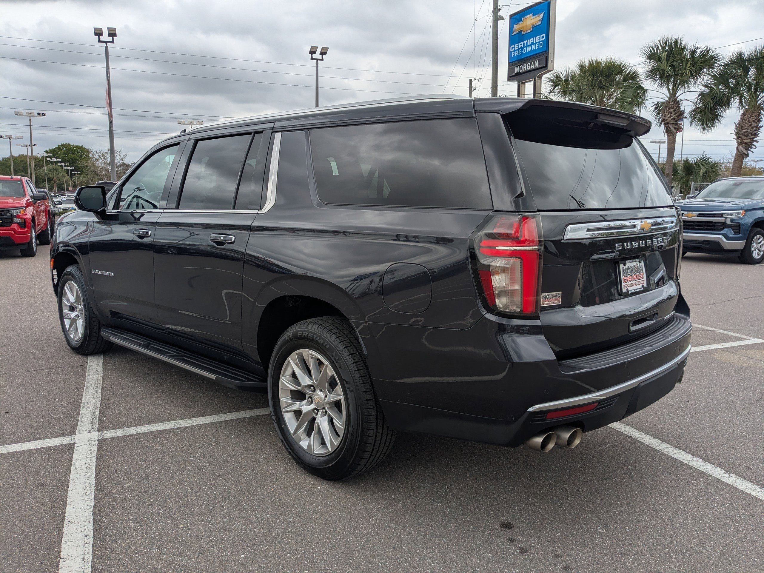 Used 2023 Chevrolet Suburban Premier image 6