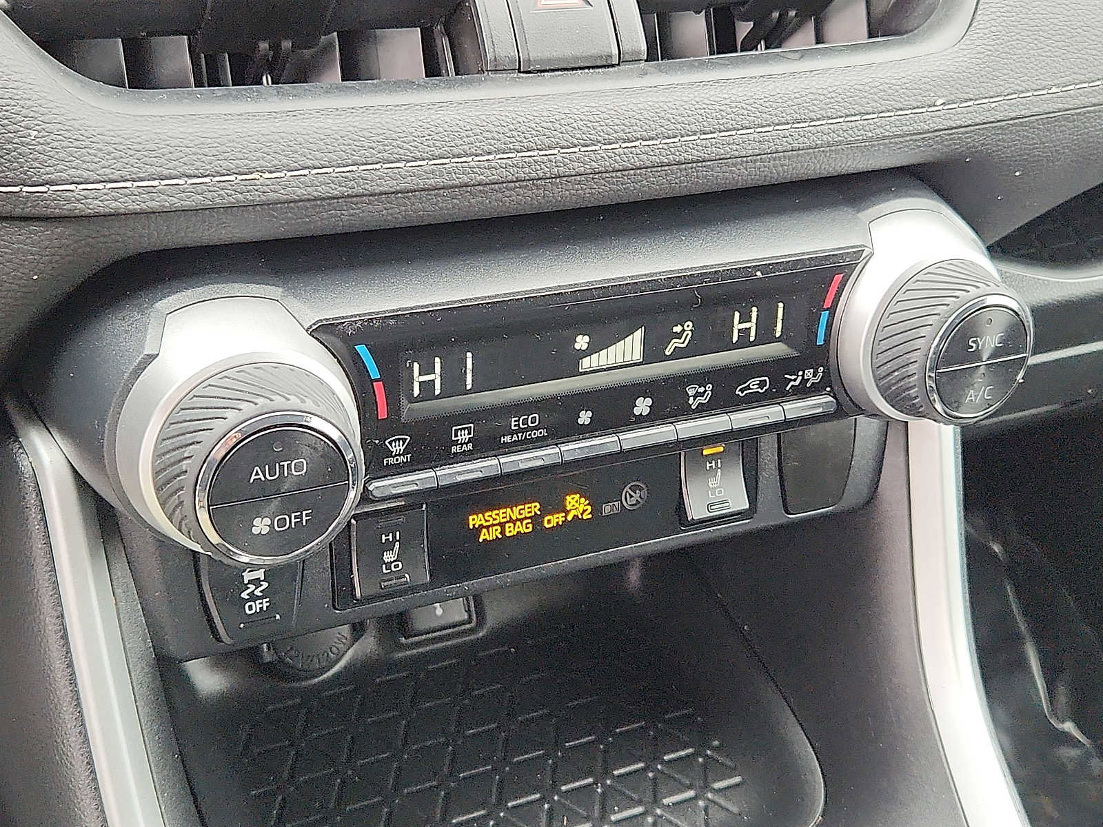 Used 2021 Toyota RAV4 XLE w/ XLE Grade Weather Package image 15