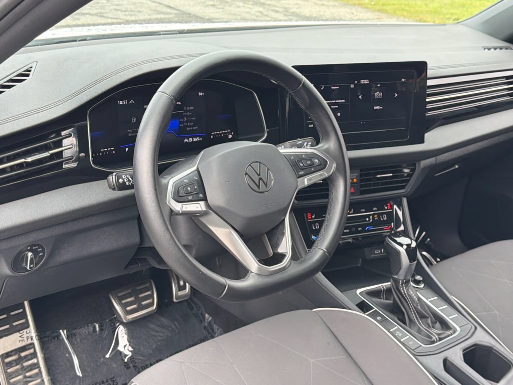 Used 2025 Volkswagen Jetta Sport FWD image 27