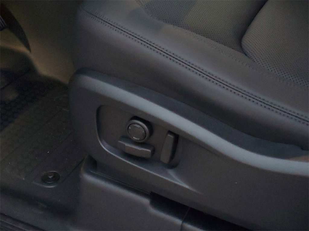 New 2026 Land Rover Defender 110 S image 9