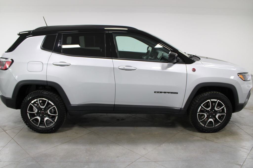 Used 2025 Jeep Compass Trailhawk image 11