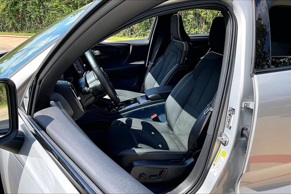 Certified 2023 Volvo C40 P8 Recharge Ultimate w/ Protection Package Premier AWD/4WD image 31
