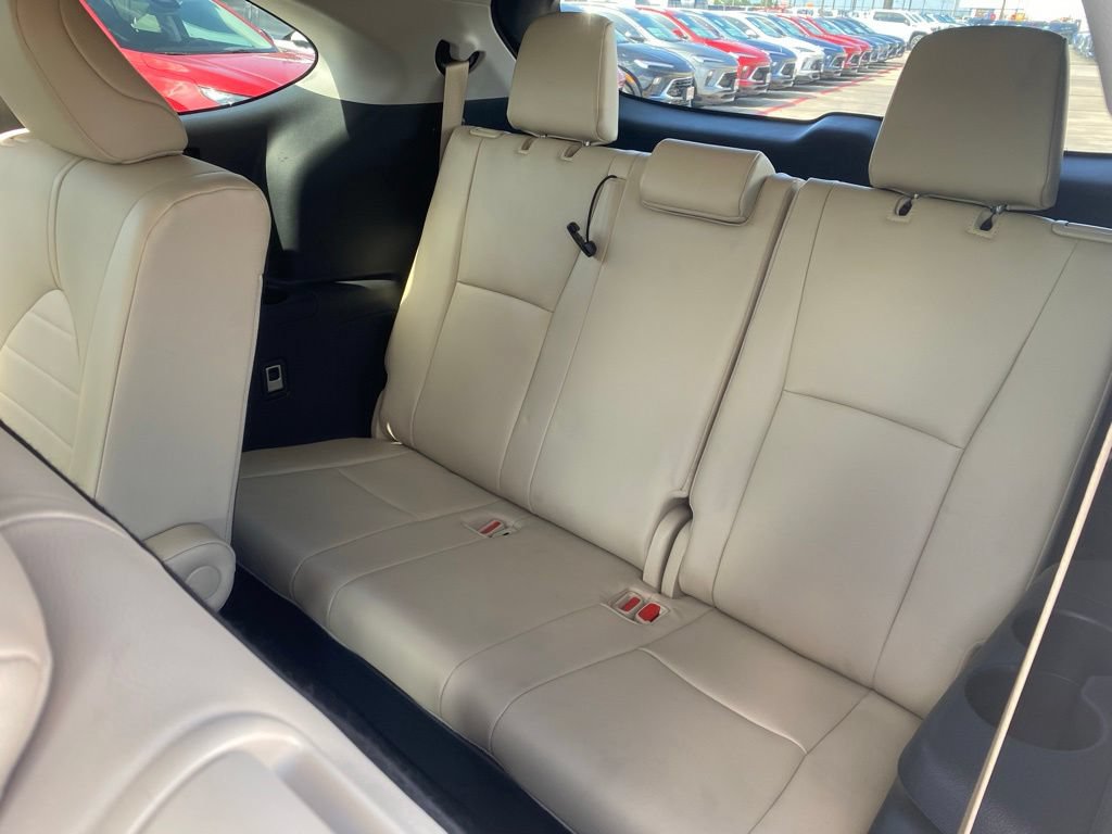 Used 2021 Toyota Highlander XLE FWD image 13
