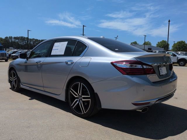 Used 2017 Honda Accord Touring image 7