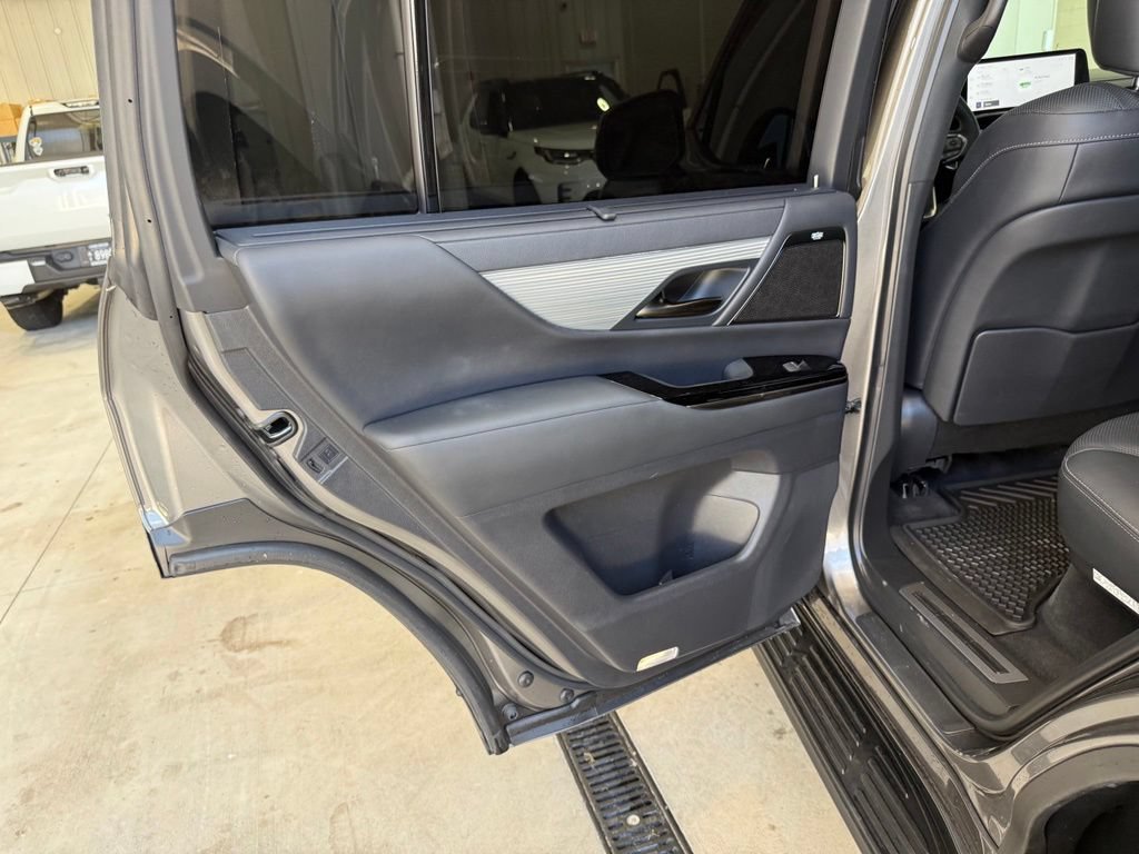 Used 2025 Lexus LX 600 F Sport w/ Accessory Package (2T) AWD/4WD image 25