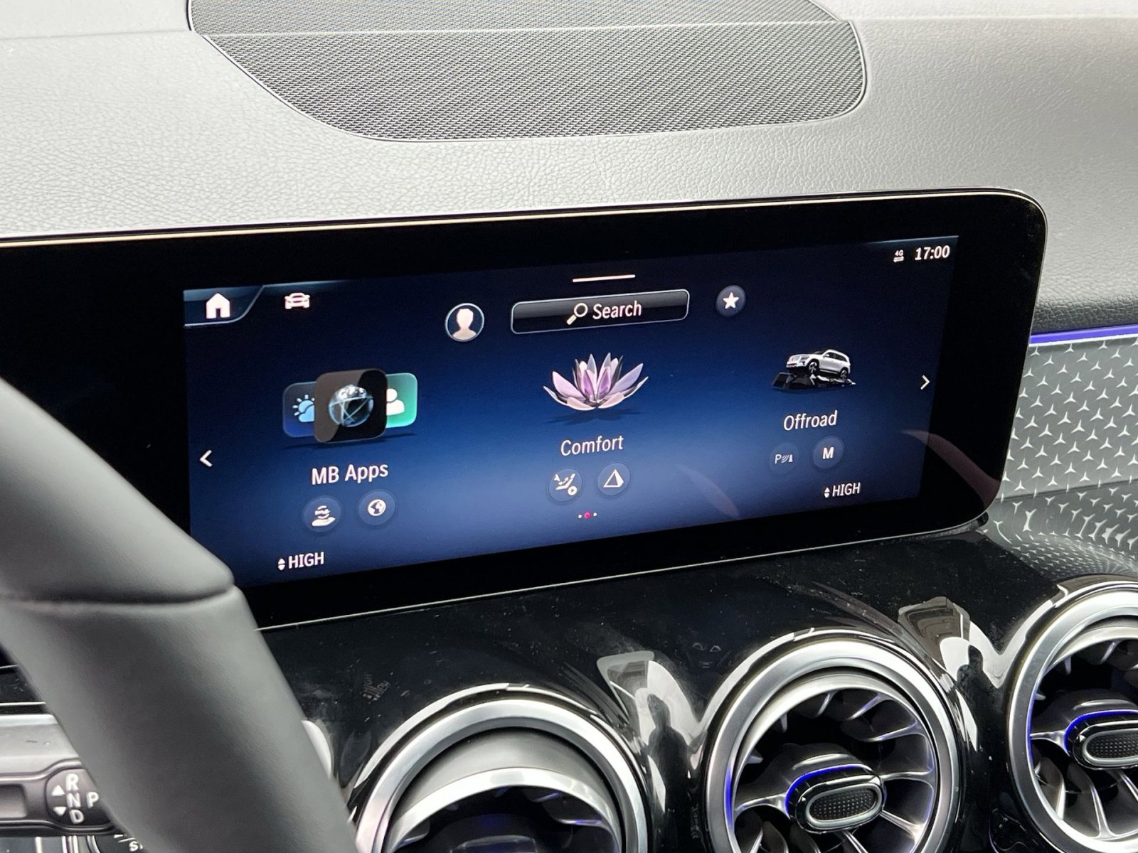 New 2026 Mercedes-Benz GLB 250 4MATIC image 18