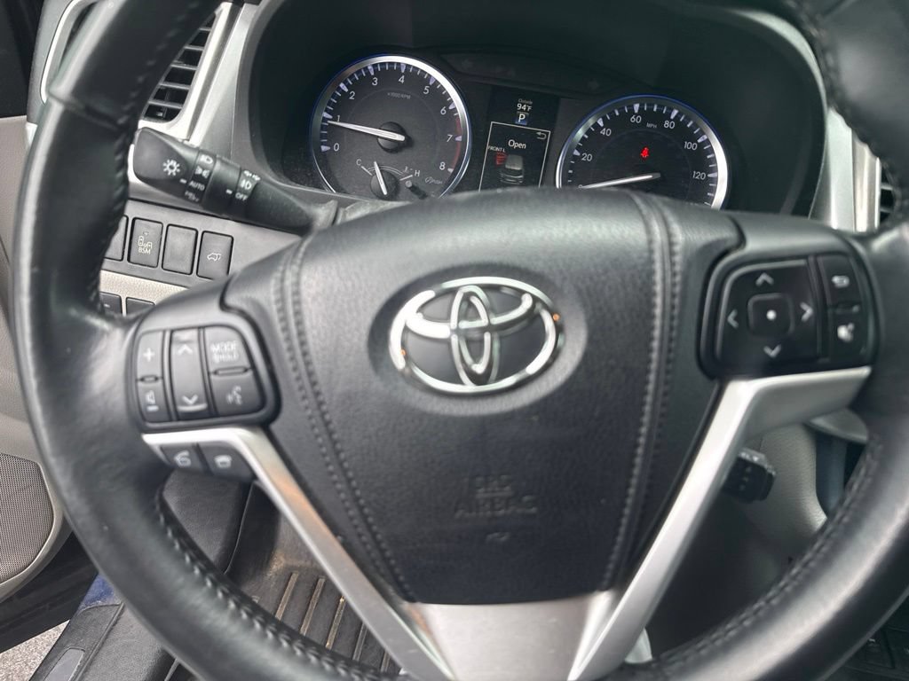 Used 2015 Toyota Highlander Limited AWD/4WD image 3