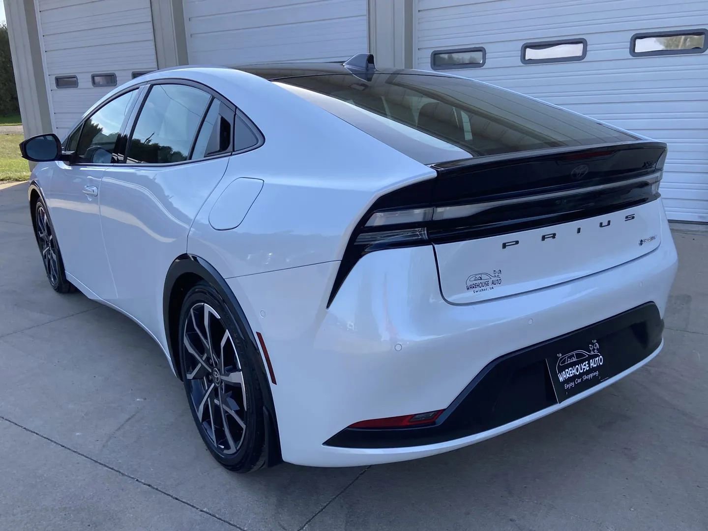 Used 2025 Toyota Prius Plug-In Hybrid image 5