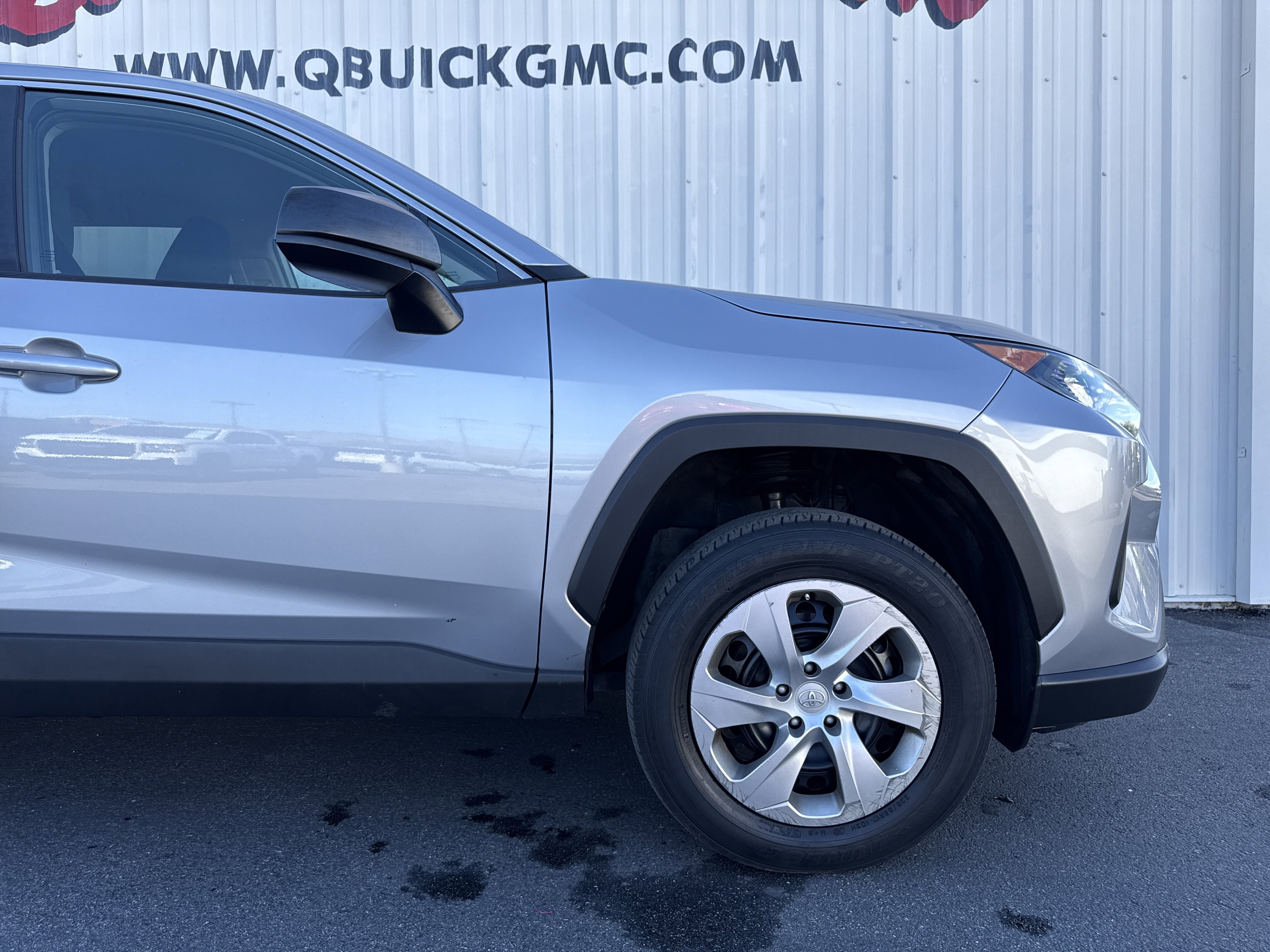 Used 2022 Toyota RAV4 LE image 21