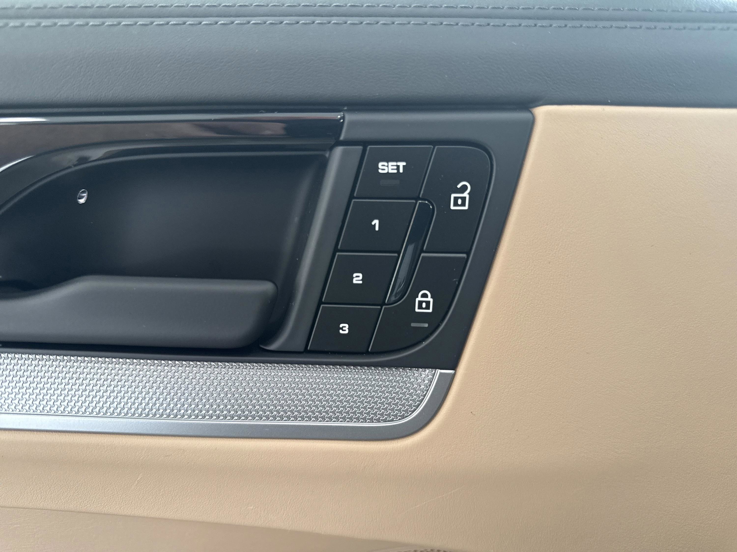 Used 2024 Porsche Cayenne image 20