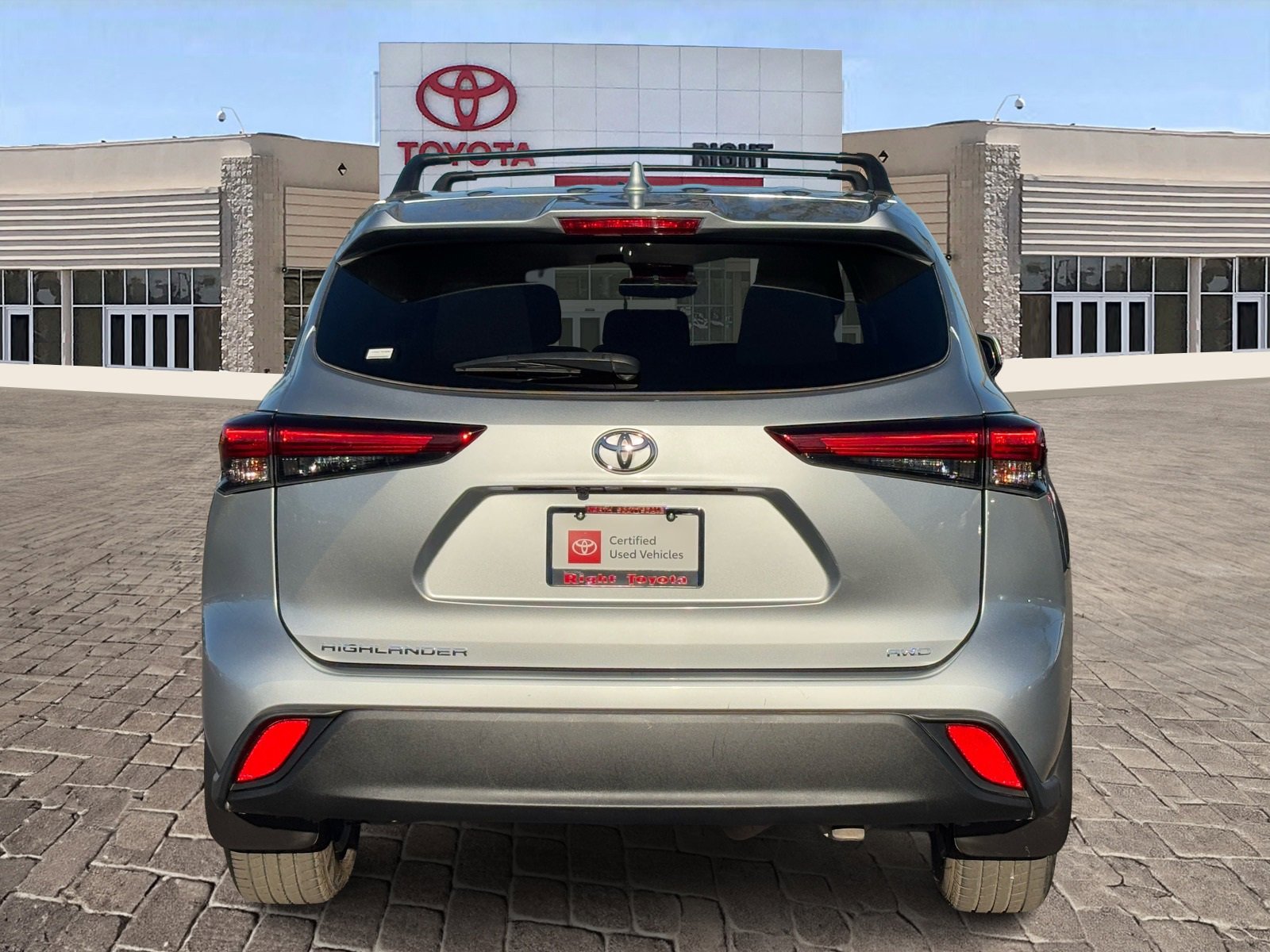 Certified 2021 Toyota Highlander L image 6