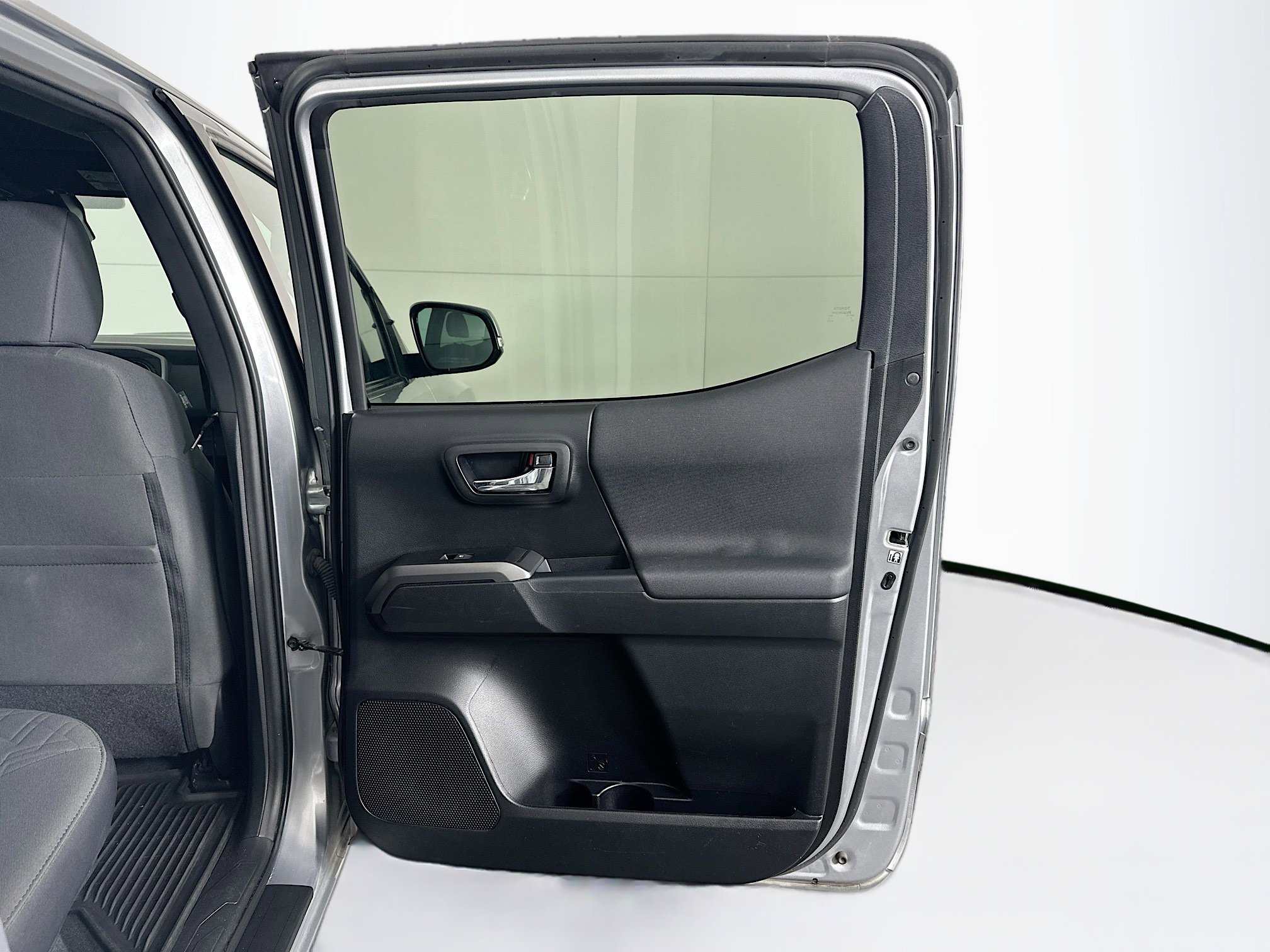 Used 2019 Toyota Tacoma TRD Sport w/ Technology Package image 28